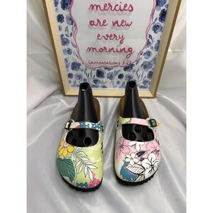 Birki’s Floral Print Clogs – Women’s Size 8.5